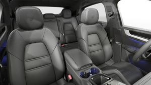 Vista interior de los asientos delanteros del Cayenne E-Hybrid Coupé Black Edition