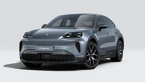 Vista exterior de Cayenne Coupé Electric mostrando la parte delantera y el lado izquierdo del coche