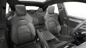 Vista interior de los asientos delanteros del Cayenne S Coupé Electric