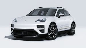 Vista exterior de Macan Turbo Electric mostrando la parte delantera y el lado izquierdo del coche