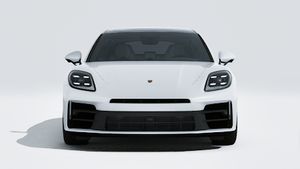 Vista exterior de Panamera 4 E-Hybrid mostrando la parte delantera del coche