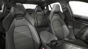 Vista interior de los asientos delanteros del Panamera Turbo E-Hybrid