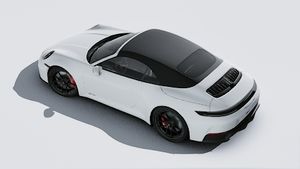 从高处俯瞰 911 Carrera 4 GTS Cabriolet 外观