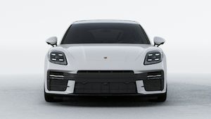 Panamera GTS 外观图，显示汽车前部