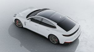 从高处俯瞰 Panamera Turbo E-Hybrid 外观