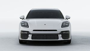 Panamera Turbo E-Hybrid 外观图，显示汽车前部