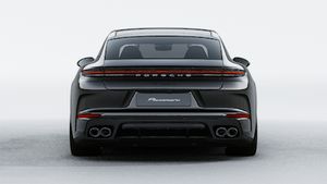 Panamera 隽永版 外观图，显示汽车尾部