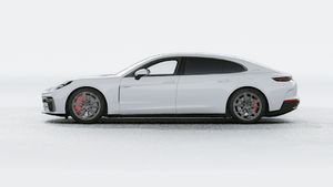 Panamera Turbo E-Hybrid 行政加长版 外观图，显示汽车左侧