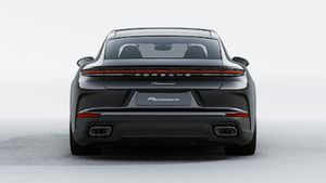 Panamera 行政加长尽享版 外观图，显示汽车尾部