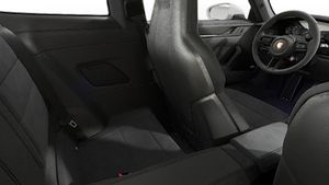 Vista interior de los asientos traseros del 911 Carrera GTS