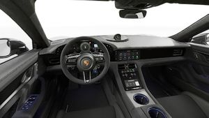 Vista interior que muestra el volante y el salpicadero de Taycan Turbo GT