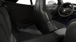 Vista interior de los asientos traseros del 911 Carrera 4 GTS Cabriolet