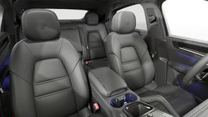 Vista interior de los asientos delanteros del Cayenne Coupé Black Edition