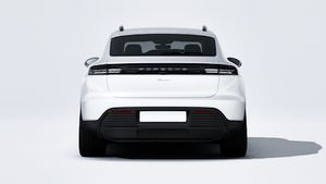 Vista exterior de Macan Electric mostrando la parte trasera del coche