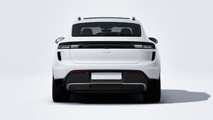 Vista exterior de Macan Turbo Electric mostrando la parte trasera del coche