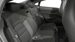 Vista interior de su Taycan 4 Black Edition