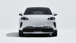Exterior view of Cayenne S Coupé Electric showing the front of the car