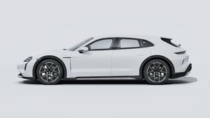 Exterior view of Taycan Turbo Cross Turismo showing the left side of the car