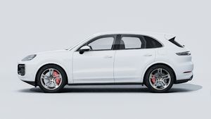 Exterior view of Cayenne Turbo E-Hybrid showing the left side of the car