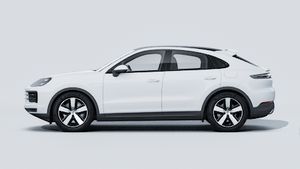 Exterior view of Cayenne E-Hybrid Coupé showing the left side of the car