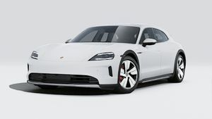 Exterior view of Taycan 4S Cross Turismo showing the front and left side of the car