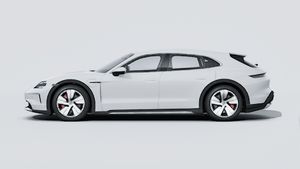 Exterior view of Taycan 4S Cross Turismo showing the left side of the car