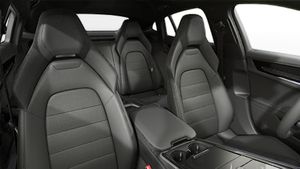 Interior view showing the front seats of Panamera 4 E-Hybrid