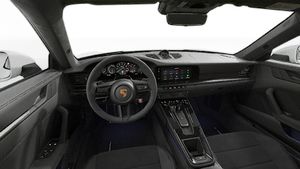 Pohled do interiéru na volant a přístrojovou desku vozu 911 Carrera 4 GTS