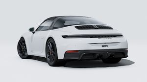 Vnější pohled na 911 Targa 4 GTS zobrazující zadní a levou stranu vozu