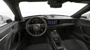 Pohled do interiéru na volant a přístrojovou desku vozu 911 GT3 with Touring Package