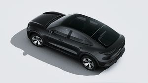 Pohled shora na exteriér Cayenne Coupé Electric
