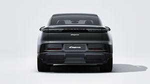 Vnější pohled na Cayenne Coupé Electric zobrazující zadní část vozu