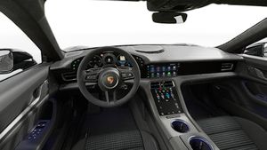 Pohled do interiéru na volant a přístrojovou desku vozu Taycan Black Edition