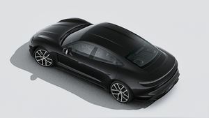 Pohled shora na exteriér Taycan 4 Black Edition