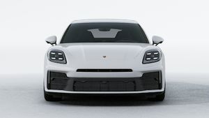 Pohled zvenčí na Panamera 4 E-Hybrid zobrazující přední část vozu