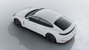 Pohled shora na exteriér Panamera GTS
