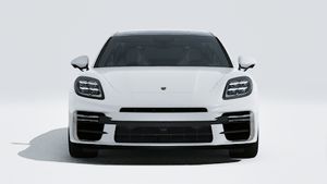 Pohled zvenčí na Panamera Turbo S E-Hybrid Executive zobrazující přední část vozu