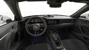 Innenansicht mit Lenkrad und Armaturenbrett von 911 Carrera GTS Cabriolet