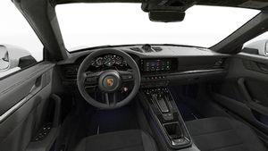 Innenansicht mit Lenkrad und Armaturenbrett von 911 Targa 4 GTS