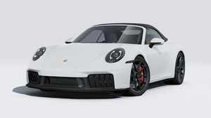 Außenansicht von 911 Carrera 4 GTS Cabriolet mit der Vorderseite und der linken Seite des Fahrzeugs