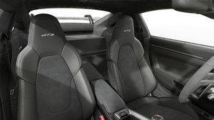 Innenansicht mit den Vordersitzen von 911 GT3