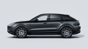 Die Außenansicht von Cayenne Coupé Black Edition zeigt die linke Seite des Fahrzeugs