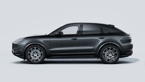 Die Außenansicht von Cayenne E-Hybrid Coupé Black Edition zeigt die linke Seite des Fahrzeugs