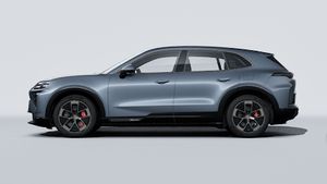 Die Außenansicht von Cayenne Turbo Electric zeigt die linke Seite des Fahrzeugs