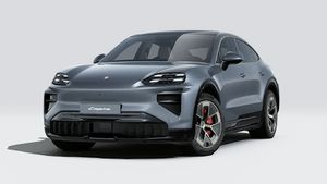 Außenansicht von Cayenne Turbo Coupé Electric mit der Vorderseite und der linken Seite des Fahrzeugs