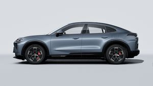 Die Außenansicht von Cayenne Turbo Coupé Electric zeigt die linke Seite des Fahrzeugs
