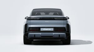 Außenansicht von Cayenne Turbo Coupé Electric mit Blick auf das Heck des Fahrzeugs