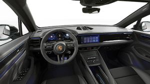 Innenansicht mit Lenkrad und Armaturenbrett von Macan GTS