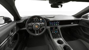 Innenansicht mit Lenkrad und Armaturenbrett von Taycan Turbo GT mit Weissach-Paket