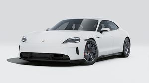 Außenansicht von Taycan GTS Sport Turismo mit der Vorderseite und der linken Seite des Fahrzeugs